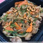 Chicken w/ Cashew Nuts •腰果鸡肉