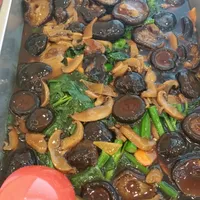 Click to see 香菇芥兰 Kailan w/Mushrooms