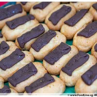 Click to see Mini Chocolate Éclair
