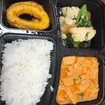 Butter Chicken with Mixed Fried Vegetables and Seafood Ring