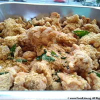 Click to see 麦片鸡丁 Chicken w/ Cereal
