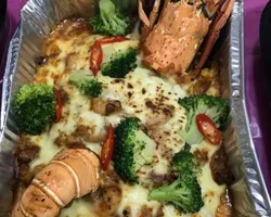 Black Pepper Lobster and Seafood <br><i>with cheddar and mozzarella</i> | Customer Photo | Grain