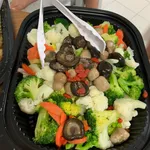 发财西兰花椰菜淋鲍鱼汁 Assorted Vegetables with Abalone Sauce and “Fatt Choy”