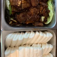Click to see Braised Pork w Pau  扣肉包