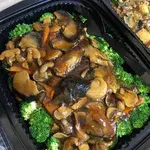 香菇西兰花 Sauteed Broccoli w/ Mushroom