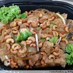 Chicken w/ Cashew Nuts •腰果鸡肉