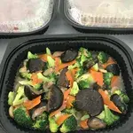 Broccoli w/ Mushroom •香菇兰花 (Chef's Recommendation)