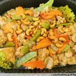 Chicken w/ Cashew Nuts •腰果鸡肉