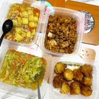 Click to see Lunch Tingkat (20 Days, 3 Dishes + Soup OR 4 Dishes)