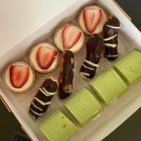 Click to see Mini Petite Box B (12pcs)