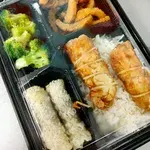 Chef's Choice Vegetarian Bento (with dessert + drinks)