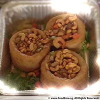 Click to see Crispy Yam Ring with Prawn, Chicken & Cashew Nut (砩本飘香)