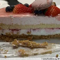 Click to see Berries and White Chocolate (Size of Cake: 16 cm (650 - 700g)) (Qty of Big Candles: 0) (Qty of Small Candles: 3)