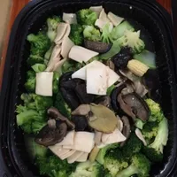 Click to see Broccoli w/Sliced Abalone (鲍片西兰花)