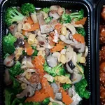 Broccoli w Assorted Mushroom 三菇西兰花