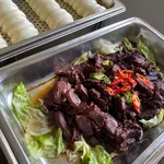 Yeh’s homemade bun with stewed meat 夜招牌扣肉包