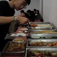 Click to see 酸甜鱼片 Sweet & Sour Sliced Fish