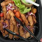 香脆虎虾腐竹卷配芥末酱Crispy Tiger Prawn Rolls in Yuba Sheets served with Wasabi Puree