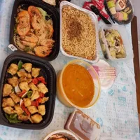 Click to see Prosperity Fortune Platter (Octopus, Spring Roll, Salad Prawn, Golden Chicken,  Golden Money Bag) 拼盘（章鱼，春卷，黄金钱袋，沙律虾，黄金鸡）