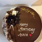 1x Signature Chocolate Etoile @$32 (Qty of Big Candles: 5) (Qty of Small Candles: 3) (Weight: 1 kg)