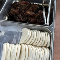 Click to see Braised Pork w Pau 扣肉包