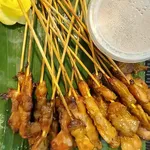 Grilled Chicken Satay with Condiments (鸡肉沙爹)