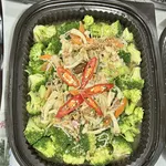 Broccoli with Trio Mushroom in superior stock (三菇西兰花)