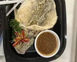 泰式酱汁鱼（整条金目鲈鱼） Fish in Thai Sauce (Whole Seabass) | Customer Photo | Fu Kwee Caterer Pte Ltd