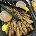 Grilled Chicken Satay with Condiments   (鸡肉沙爹)