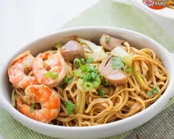 Braised EE Fu Noodles with Prawns ⼤虾球焖伊府⾯ | Customer Photo | Makan Mate