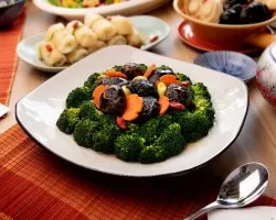 Broccoli and Braised Mushroom with Prosperous “Fatt Choy” (V) 百花齐放 发财西兰花 | Customer Photo | The Orange Lantern Gourmet Kitchen