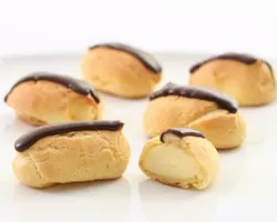 Mini Chocolate E’clair  迷你巧克力Eclair | Customer Photo | Xin Yi Pin Catering Pte Ltd