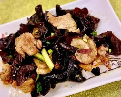 Fried Pork with Fungus 木耳炒肉 | Customer Photo | Yi Pin Ju Chinese Restaurant 一品居中餐厅